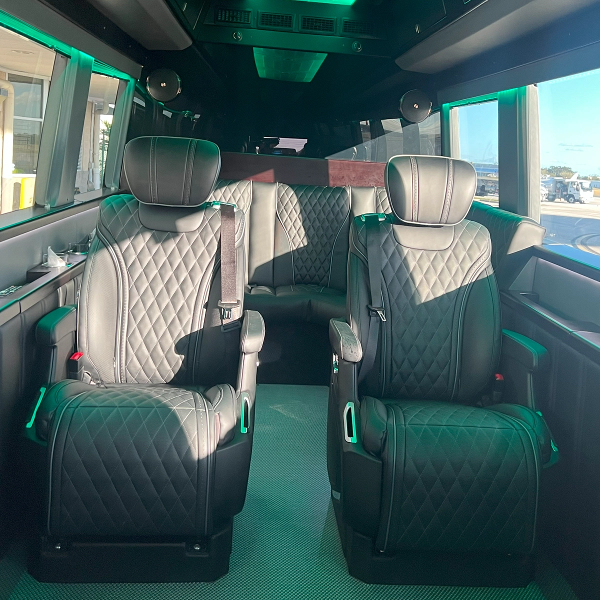 jet-sprinter-limo-orlando-airport.webp